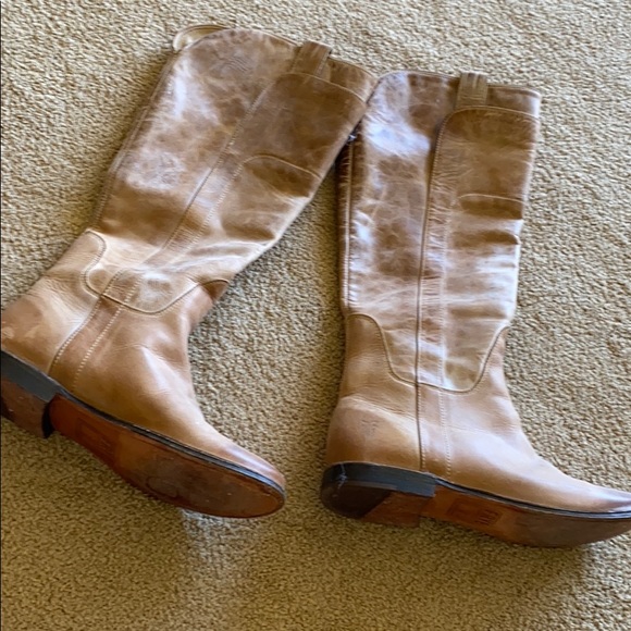 Cute boots - Picture 1 of 4